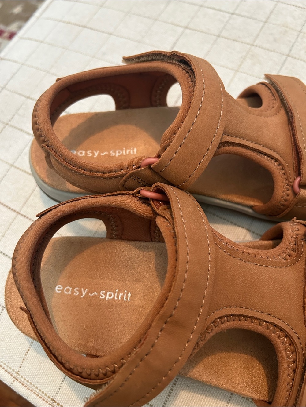 Easy Spirit Women’s Tan Suede Sandals/Size 6M - Picture 7 of 7